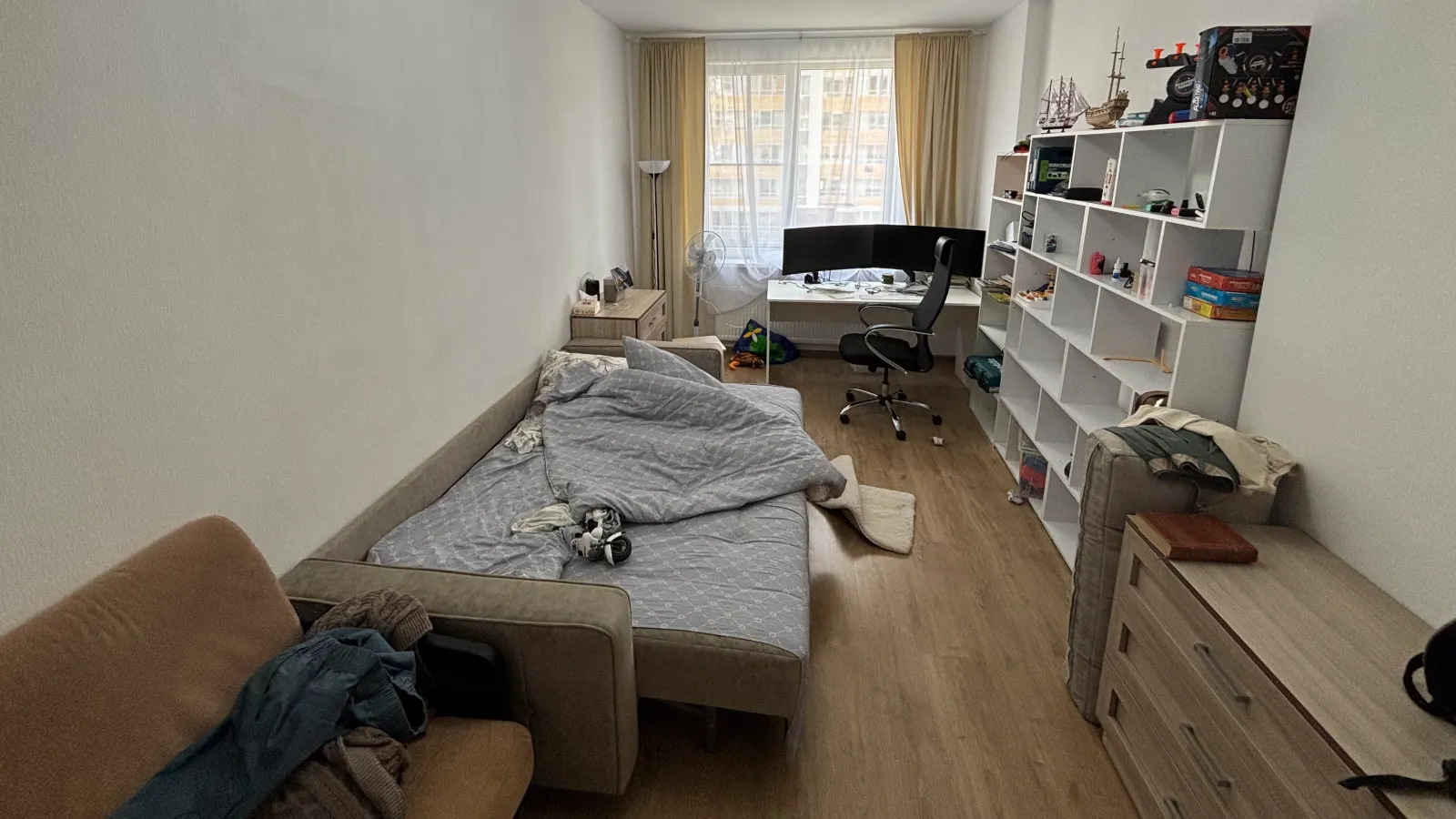Уборка комнаты в квартире before
