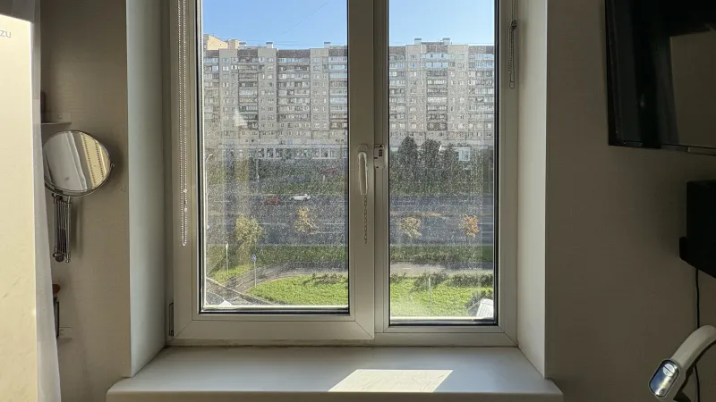 Мойка двухстворчатого окна после